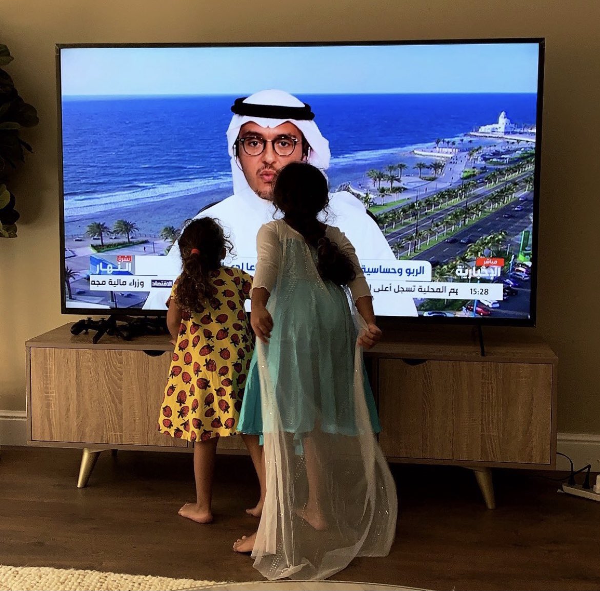 hussaminany's tweet photo. When dad is on TV !! https://t.co/3YBReRi1q4