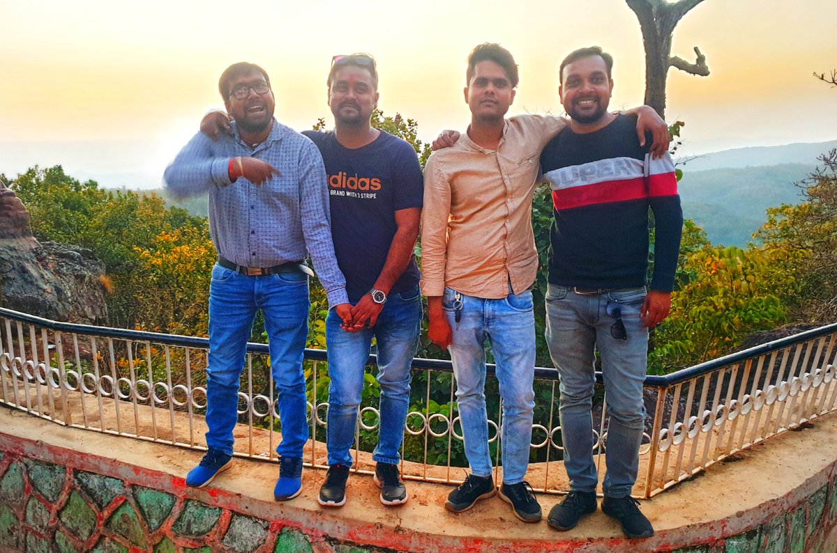 tiwari_subin's tweet photo. #netrhat 
#sunsetpoint 
#funmastiwith
#schoolmate
#collegemate https://t.co/FLAd4wDucr