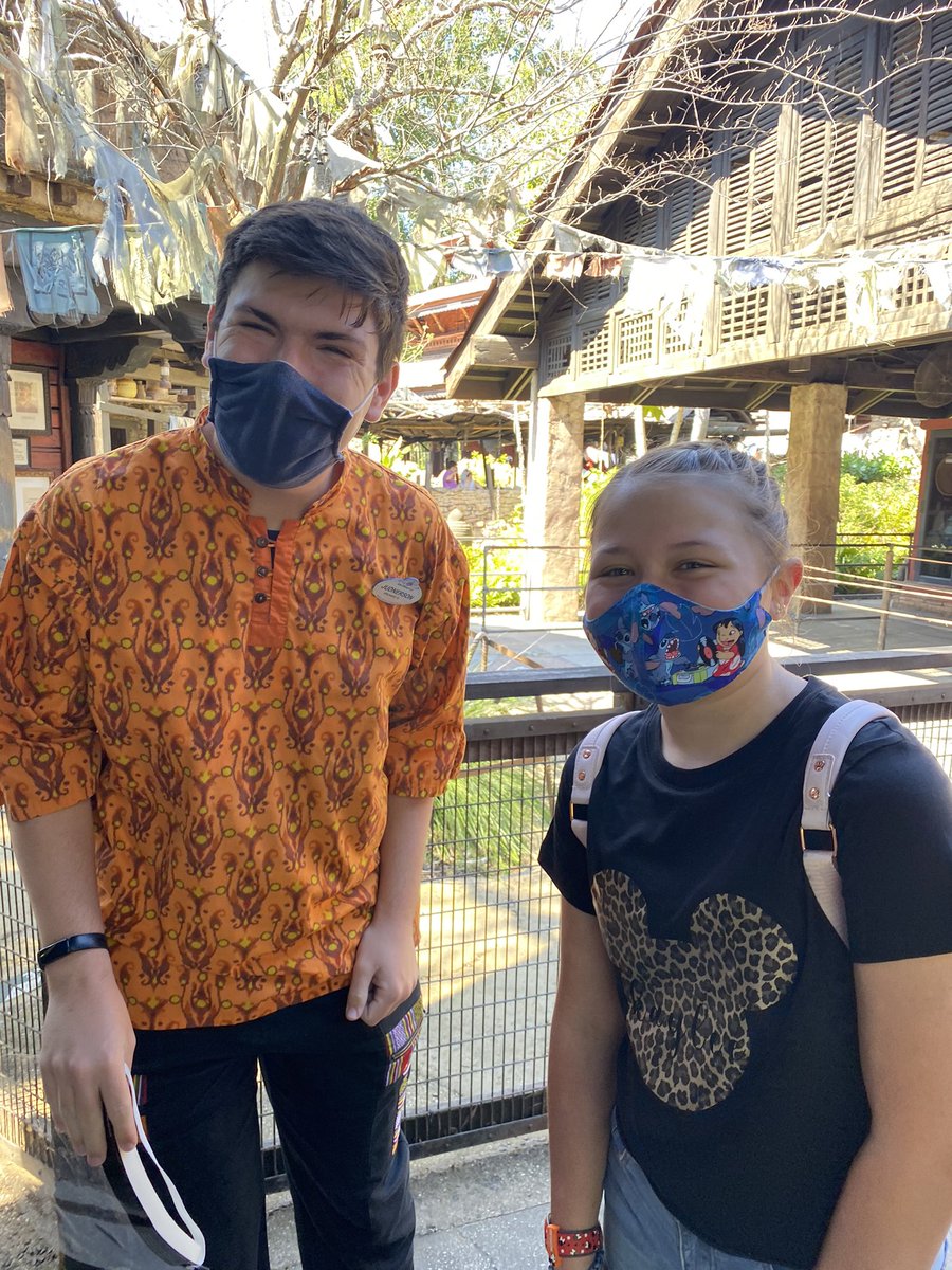 ChristiKnaak's tweet photo. Daniel gave Kaylee the best surprise! He saw her #dexcomG6 &let her ride Expedition Everest a 2nd time! He said he wore 1 too😢Diabetes is not fun&when you find another diabetic-the moment is priceless.He brought tears to our eyes❤️2/26/21 12pm #cast compliment #wdwtoday #Dexcom https://t.co/Fq4KOqlRSn
