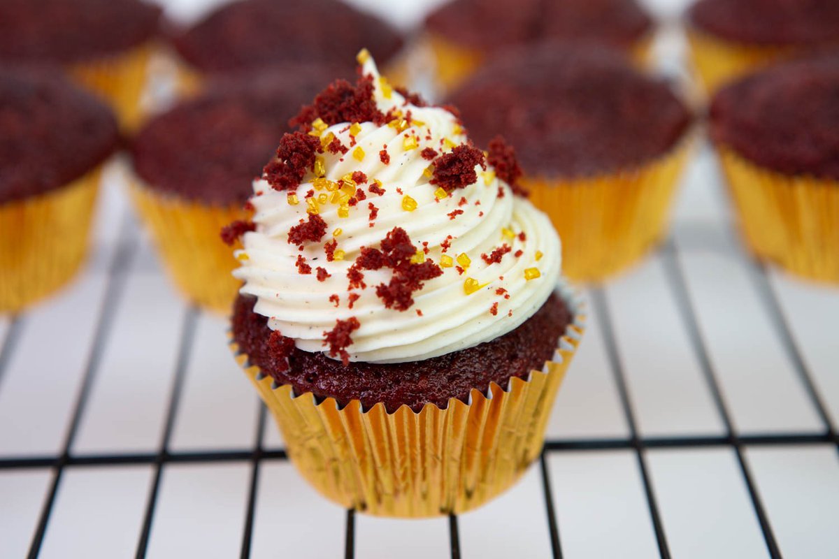 bakedbyfresh's tweet photo. This is what a Hennessy Infused Red Velvet Cupcake looks like! 📸Cred: @kristinslaby #ChefFresh #FreshTasteBakery #BakedByFresh #Hennessey #Henny #Cupcakes #Bakery #BakerLife #TrueBakers #OnlineBakery #Gourmet #Boutique #NYC #AlcoholInfusedCupcakes #CulinaryHustle #Entrepreneur https://t.co/OaBMqWqvoG