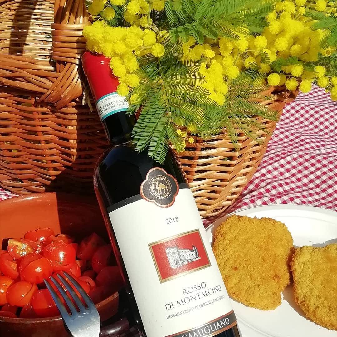 On days like these ☀️ reminds us of spring time in Tuscany 😍🍷
Celebrating these warmer days with @camigliano_wine
With an outstanding red with  a medium body, integrated tannins and a flavorful finish
❤️
#eurowines #winetime #winemerchant
