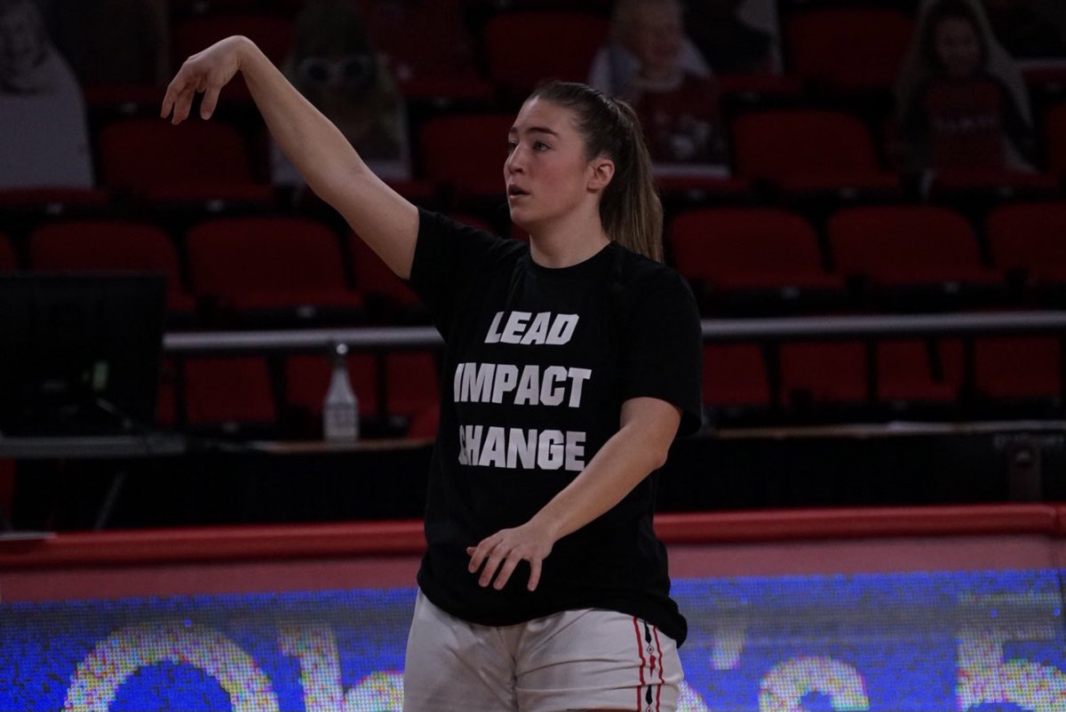 MiamiOH_WBB's tweet photo. We’re about 30 minutes till tipoff against Kent State. Today we will be honoring our three seniors!

#RiseUpRedHawks https://t.co/NZfaoGEuO0