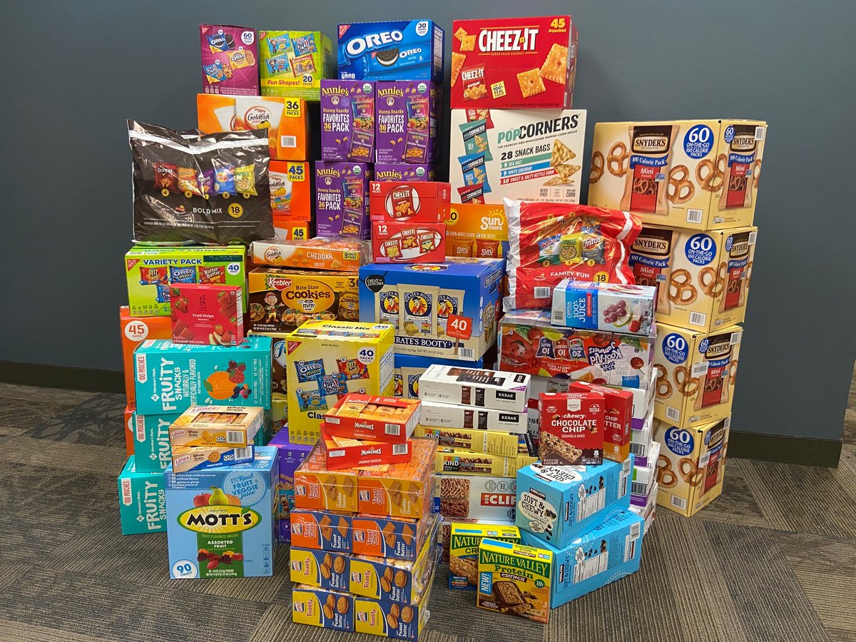 OxygenServiceCo's tweet photo. This year OSC was able to donate over 2,500 individually wrapped snacks for Children's MN Hospital! Way to go OSC and all who participated! https://t.co/4ErolNu6Q8
