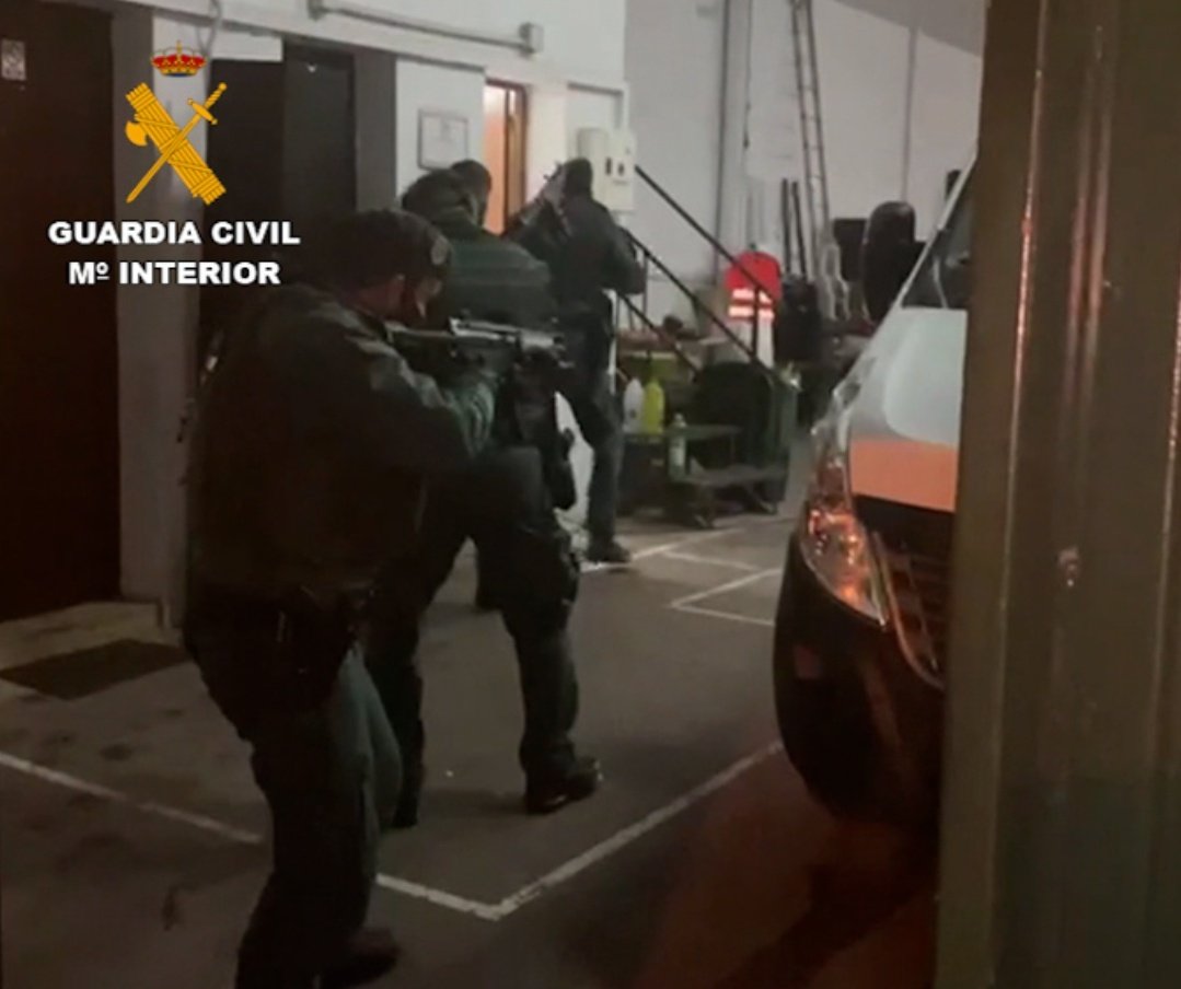 La Guardia Civil detiene en dos operaciones contra el narcotráfico a 7 personas e incauta más de dos toneladas de hachís. guardiacivil.es/es/prensa/noti…