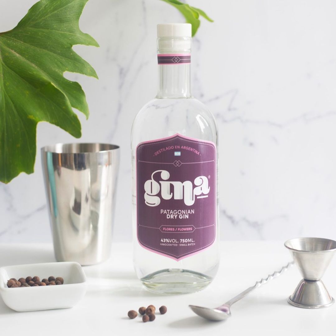 lugaresysabores's tweet photo. #NoticiasGastronómicas / #premiaciones 🙌 

Se realizaron los #WorldGinAwards y #GinaDryGin, de @tatemoretti  fue elegido como el mejor gin argentino en la categoría "Best Signature Botanical"
.
Te contamos todos los detalles en la siguiente nota
👉 https://t.co/f6l12GlKX1 https://t.co/hYgSLvOZr1