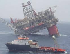 DelonArmand's tweet photo. Estado Sucre, #Venezuela 

Hugo Chavez y Rafael Ramirez compraron una plataforma gasífera usada y la presentaron como nueva, Aban Pearl, hundida en el Golfo de Paria (Mayo 13, 2010)

➡️ No olvidar
#27Feb https://t.co/6c9vcx19eN