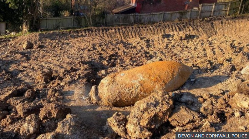 BBCSpotlight's tweet photo. WW2 bomb: @DC_Police release a picture of the device which has resulted in 2,600 homes being evacuated in #Exeter. https://t.co/XqcbYqkxsw https://t.co/F2NI4ZYTMN