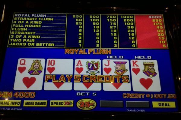 Question of the Day - What are the odds of hitting dealt royal on a non-wild card single-line game?  #lva #qod #lasvegasadvisor lasvegasadvisor.com/question-of-th…