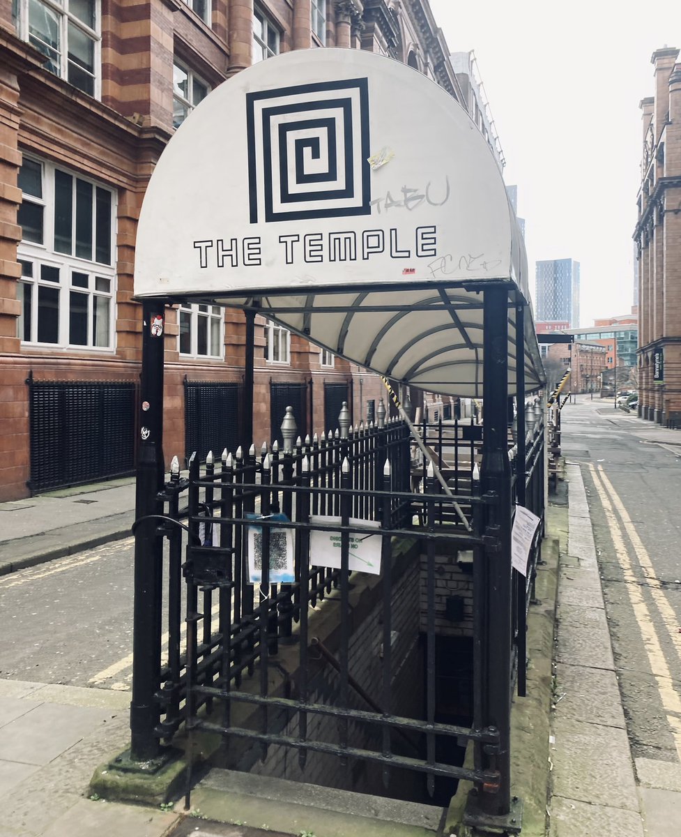 MancVsFood's tweet photo. And of course I got this n that for tea 😉 #ricenthree #alwaysthinkin https://t.co/uJKrLfiux6