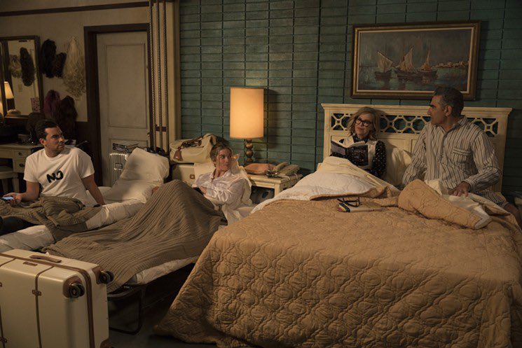 no context schitt’s creek tweet media