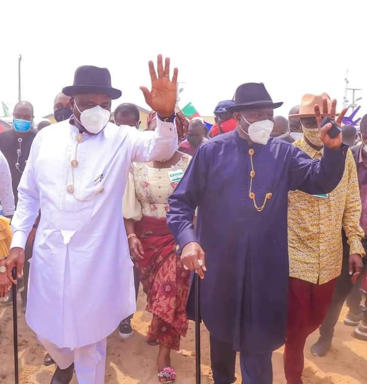 HonObuaAF's tweet photo. Today, I joined Gov. Douye Diri, Executive  Governor of Bayelsa state in Kaima town on the occasion of the grand civic reception organised by the good people of Kolokuma/Opokuma Local Government Area in honouring there Son. https://t.co/mw36MpYbWj