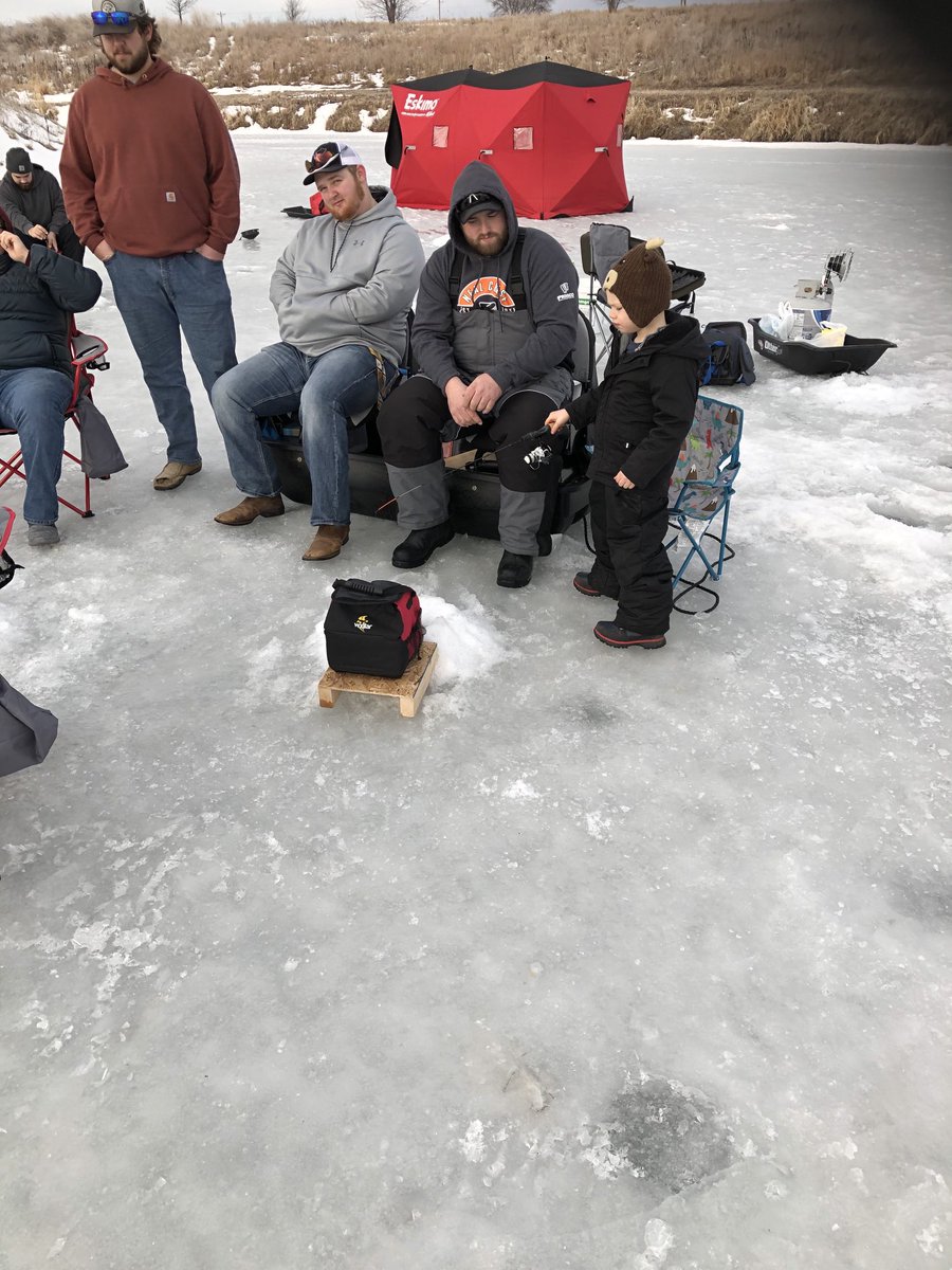 Coach_Mingo's tweet photo. Beautiful morning for ice fishing with the ⁦@DordtFB⁩ Offensive Line.  After 1 qtr of play the score is Breakfast Pizzas consumed 6, Fish caught 0. https://t.co/Xd0iKbVp38