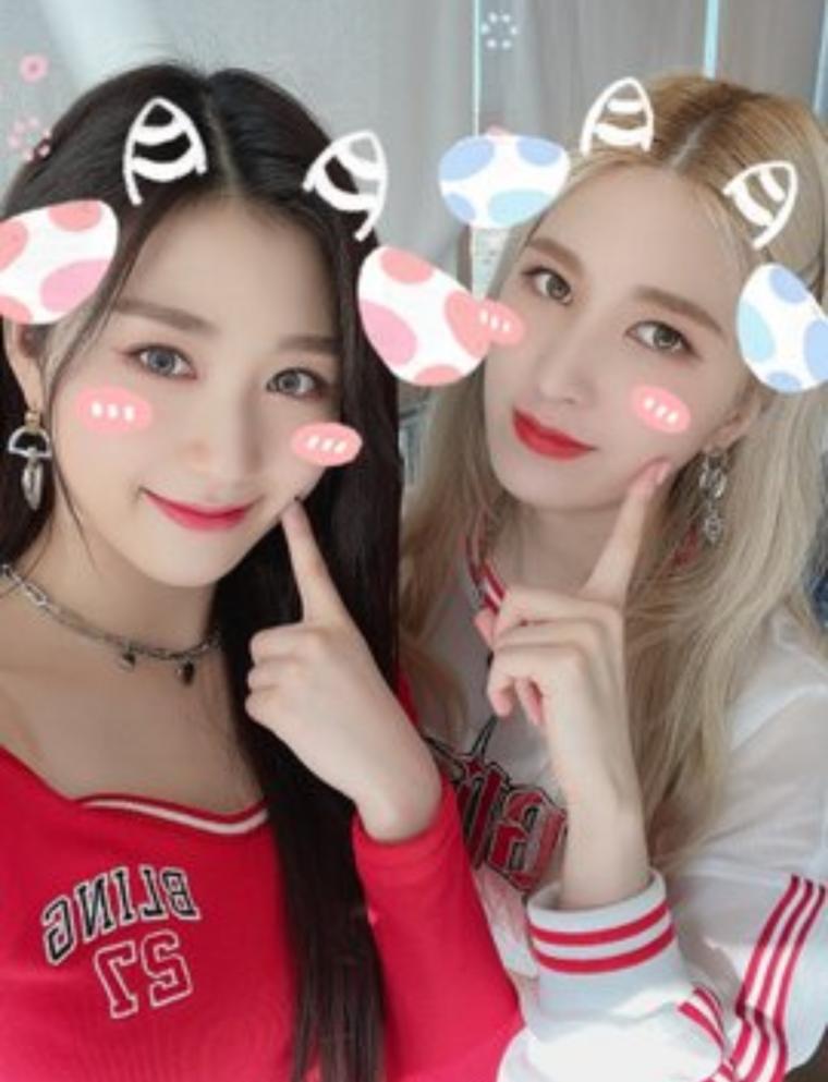 BlingBr's tweet photo. 💎 27.02 – Atualização da Juhyun

"Nossa mais jovem Yubinah
Feliz aniversário de 20 anos🎉🍰💞
Vamos enchê-lo de mais fotos no próximo ano, até fotos engraçadas!
Faça bem no futuro 💘
Hoje é o aniversário de Yubin🙆🏻‍♀️
Parabéns Gel, Gel Love Ham😆💕" https://t.co/uqKKEd7zlC