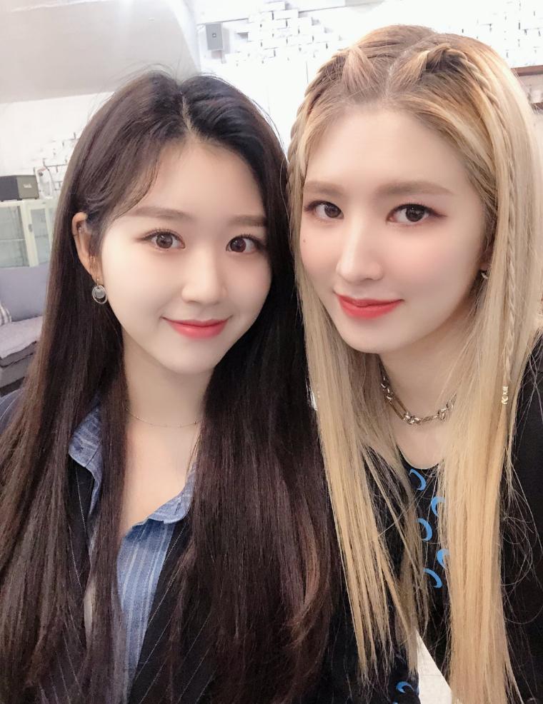 BlingBr's tweet photo. 💎 27.02 – Atualização da Juhyun

"Nossa mais jovem Yubinah
Feliz aniversário de 20 anos🎉🍰💞
Vamos enchê-lo de mais fotos no próximo ano, até fotos engraçadas!
Faça bem no futuro 💘
Hoje é o aniversário de Yubin🙆🏻‍♀️
Parabéns Gel, Gel Love Ham😆💕" https://t.co/uqKKEd7zlC