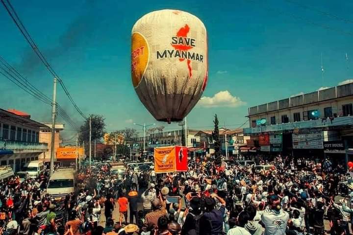 KhaingZ91861676's tweet photo. Not just only the citizens in TaungGyi but also the balloon that reflect the culture of Taungi taking part in the Nationwide General Strike.
#WhatsHappeningInMyanmar
#BurmaGeneralStrike
#Feb22Coup. https://t.co/zXjzX0un81