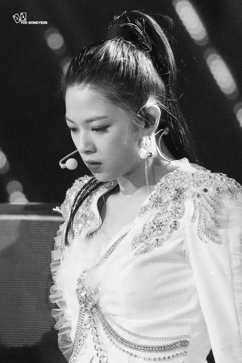 myjeongarchives's tweet photo. jeongyeon’s black&amp;white photos hits differently https://t.co/MYhgqz9zXg