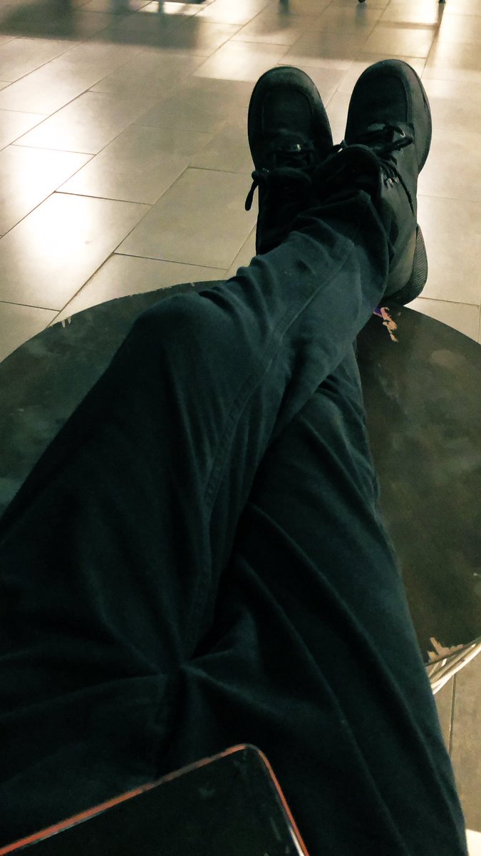 SkwamsDaddy's tweet photo. Guess who showed up too early to work again. I’ll give you a hint ... it’s me #early #wastingtime #ugh #imalreadyoverit #isit8yet? https://t.co/iXFEWFZDqO