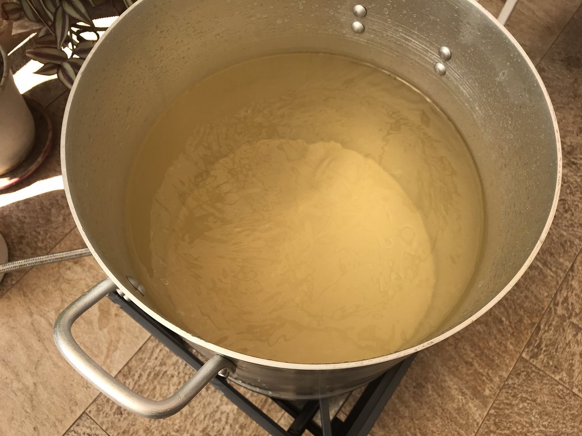 scousinom's tweet photo. @aguas_andinas En Los Apostoles con Quilin, comuna de Macul,  está saliendo turbia el agua en mi domicilio. Por favor su ayuda en Rea Olvera este problema e informar el motivo. https://t.co/GJOI64Hm7V
