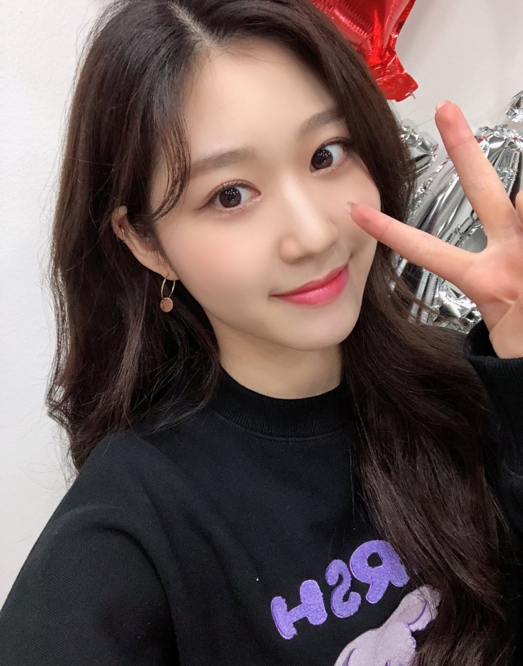 BlingBr's tweet photo. 💎 27.02 – Atualização da Yubin

"Amo muito e agradeço a todos que me parabenizaram hoje!> <♡ Espero que sempre haja coisas felizes !! 🥳🎁💝"

#BlingBling #블링블링 @blingbling_new https://t.co/0IPiVd57b8