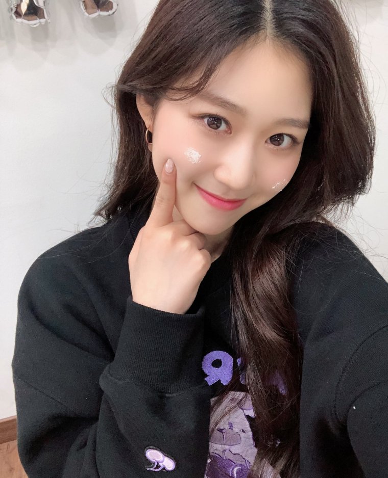 BlingBr's tweet photo. 💎 27.02 – Atualização da Yubin

"Amo muito e agradeço a todos que me parabenizaram hoje!> <♡ Espero que sempre haja coisas felizes !! 🥳🎁💝"

#BlingBling #블링블링 @blingbling_new https://t.co/0IPiVd57b8