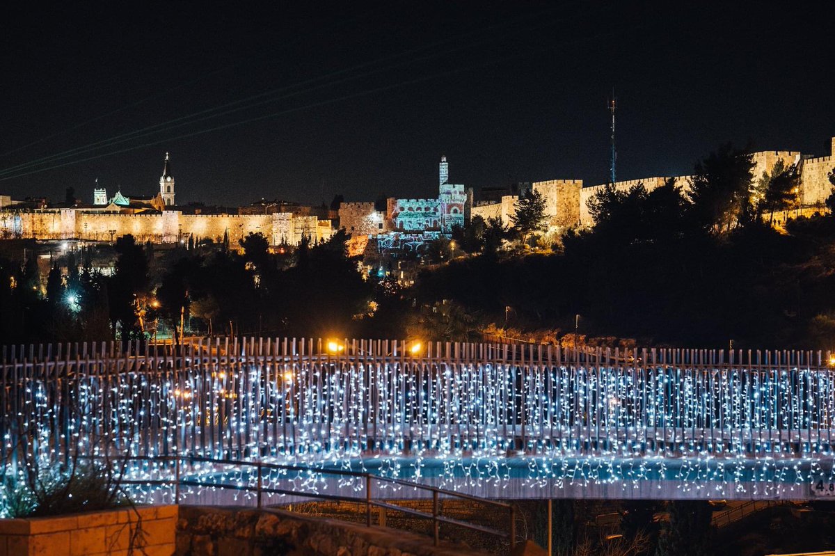 أفيخاي يغرد : كم هي جميلة عاصمة اسرائيل أورشليم القدس العريقة في مهرجان النور الذي أقيم هذا الأسبوع لا بل هي العرا…