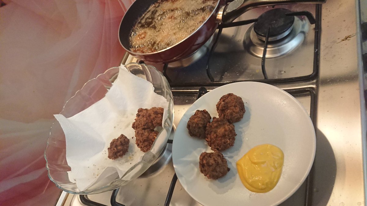 Semanticus's tweet photo. Ugly foods revine cu #mustar cc @traianvj Conu' Alecu cc #ilaminatti https://t.co/4a0Pyw6eN9