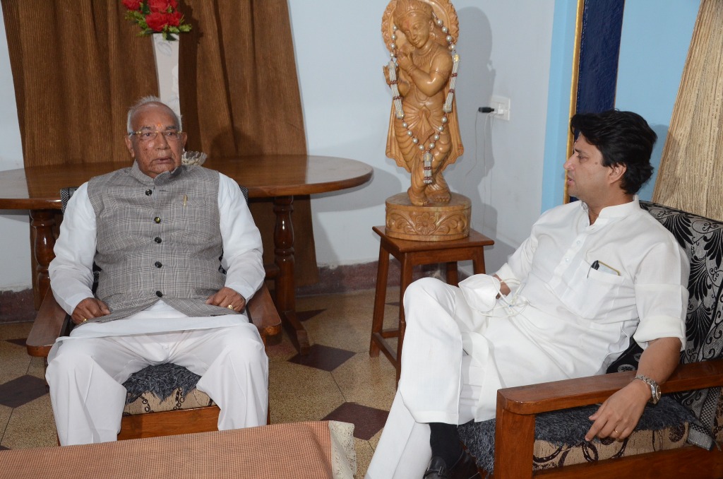 RajeshSolankiMP's tweet photo. राज्यसभा सांसद श्री ज्योतिरादित्य सिंधिया @JM_Scindia जी से अपने निवास पर सौजन्य भेंट। https://t.co/uryIG4yIjg