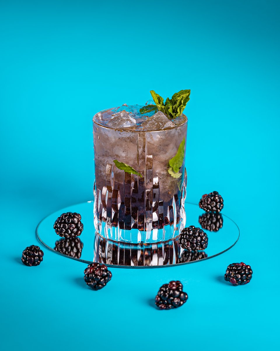 TheRebelPHX's tweet image. New seasonal menu dropping today ⚡️

Here’s one of the new seasonal cocktails called The Saddles! Feat blackberry mint julep, fresh blackberries &amp;amp; mint, house made blackberry syrup, @AZDistilling Copper City whiskey, topped with a splash of soda water. 

📸: Charles Barth