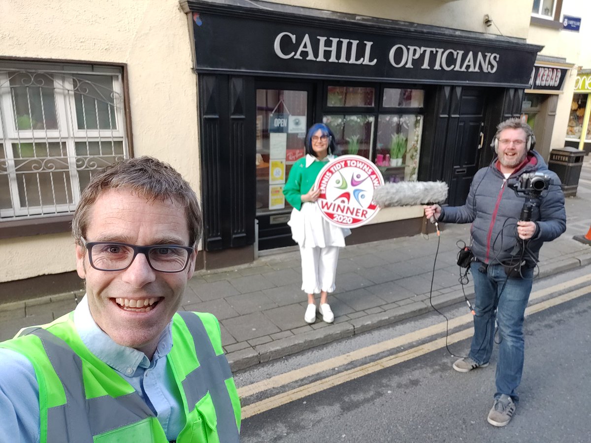 EnnisTidyTowns's tweet photo. Great outdoor socially-distanced fun today with @paulcoreyennis and all our Ennis Tidy Towns friends 'n' family to get our entry ready for the Clare County Council #VirtualStPatricksDay parade... Can't wait for the final cut 👍🎬 #EverybodyLovesEnnis https://t.co/CmlDLAM2ZB