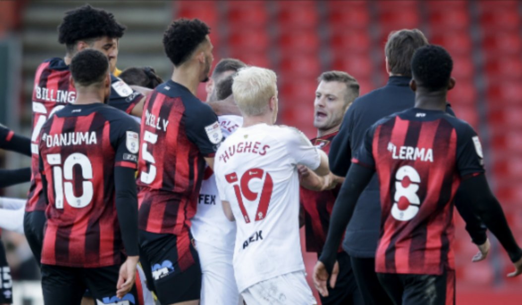 DailyStar_Sport's tweet image. Bournemouth star Jack Wilshere sent off as Watford clash ends with mass brawl | #AFCB #BOUWAT |
dailystar.co.uk/sport/football…
