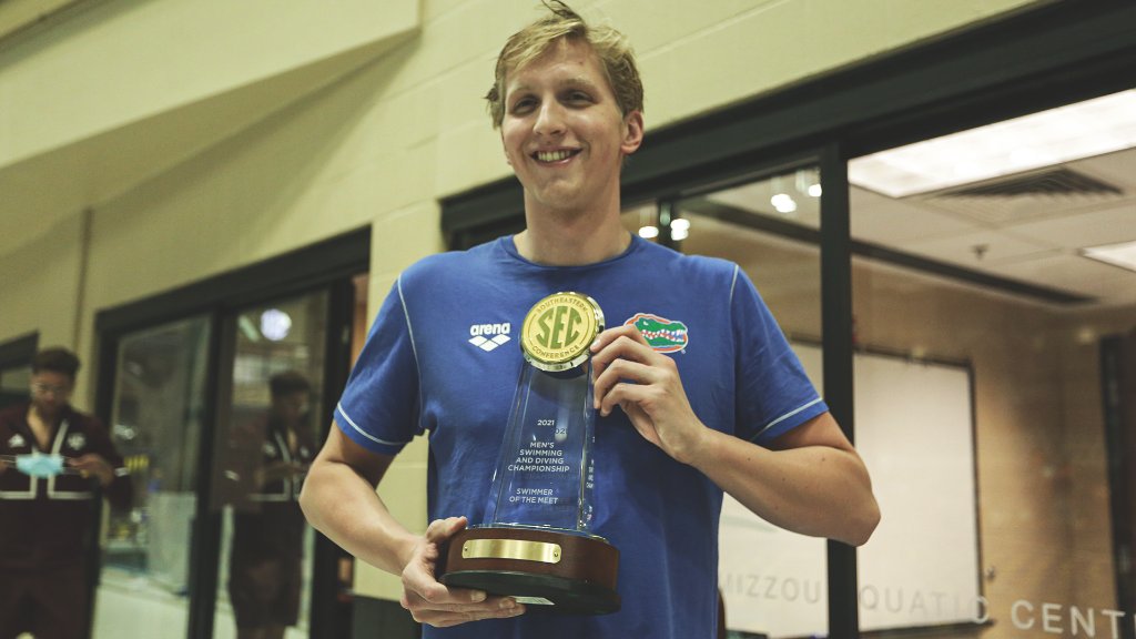 SECNetwork's tweet photo. 2021 🐊🏆
2020 🐊🏆
2019 🐊🏆
2018 🐊🏆
2017 🐊🏆
2016 🐊🏆
2015 🐊🏆
2014 🐊🏆
2013 🐊🏆

Watch @GatorsSwimDv clinch their ninth straight SEC title in the 2021 SEC Men's Swimming &amp; Diving Championship at 11 AM ET. https://t.co/Mt3t0ZGzqr