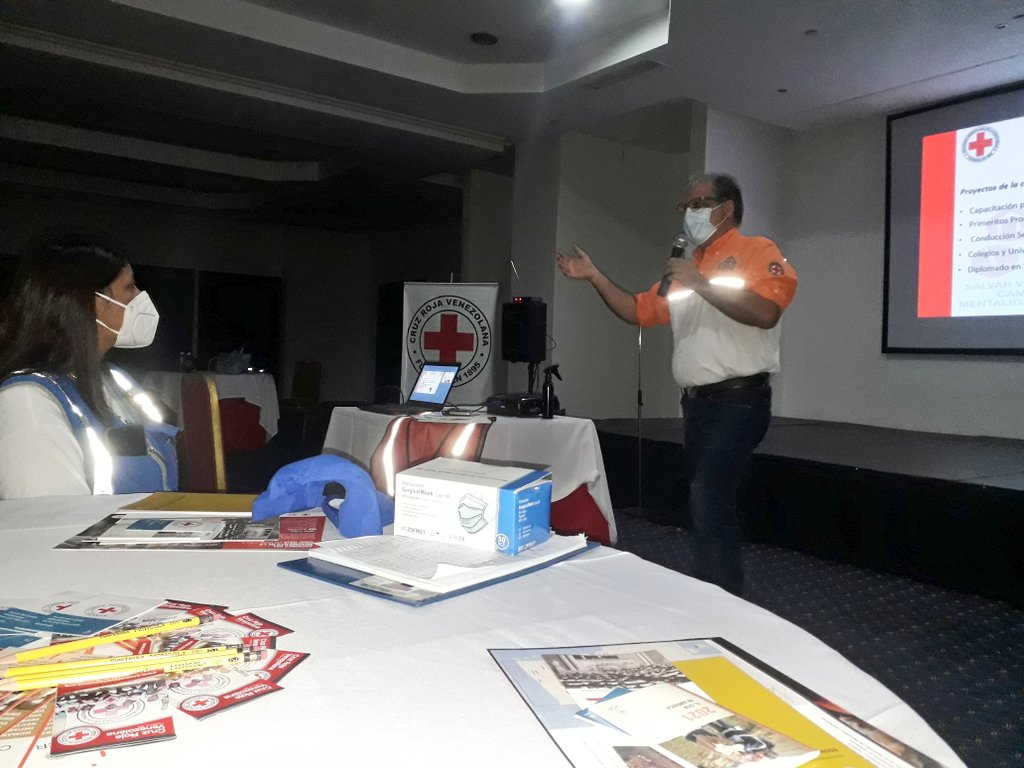 CruzrojaVal's tweet image. #Hoy #27Febrero continuamos brindándole herramientas a nuestros #voluntarios para que puedan desarrollar sus actividades de manera más segura al momento de atender una #Emergencia #conduccionvial #humanidad #Unidad #universalidad