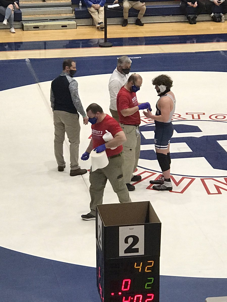 Trainer Mike is on it! #SafetyFirst #sgasd <a href="/SGASD_Athletics/">Spring Grove Athletics</a> <a href="/SG_ATC/">Mike Fleming</a>