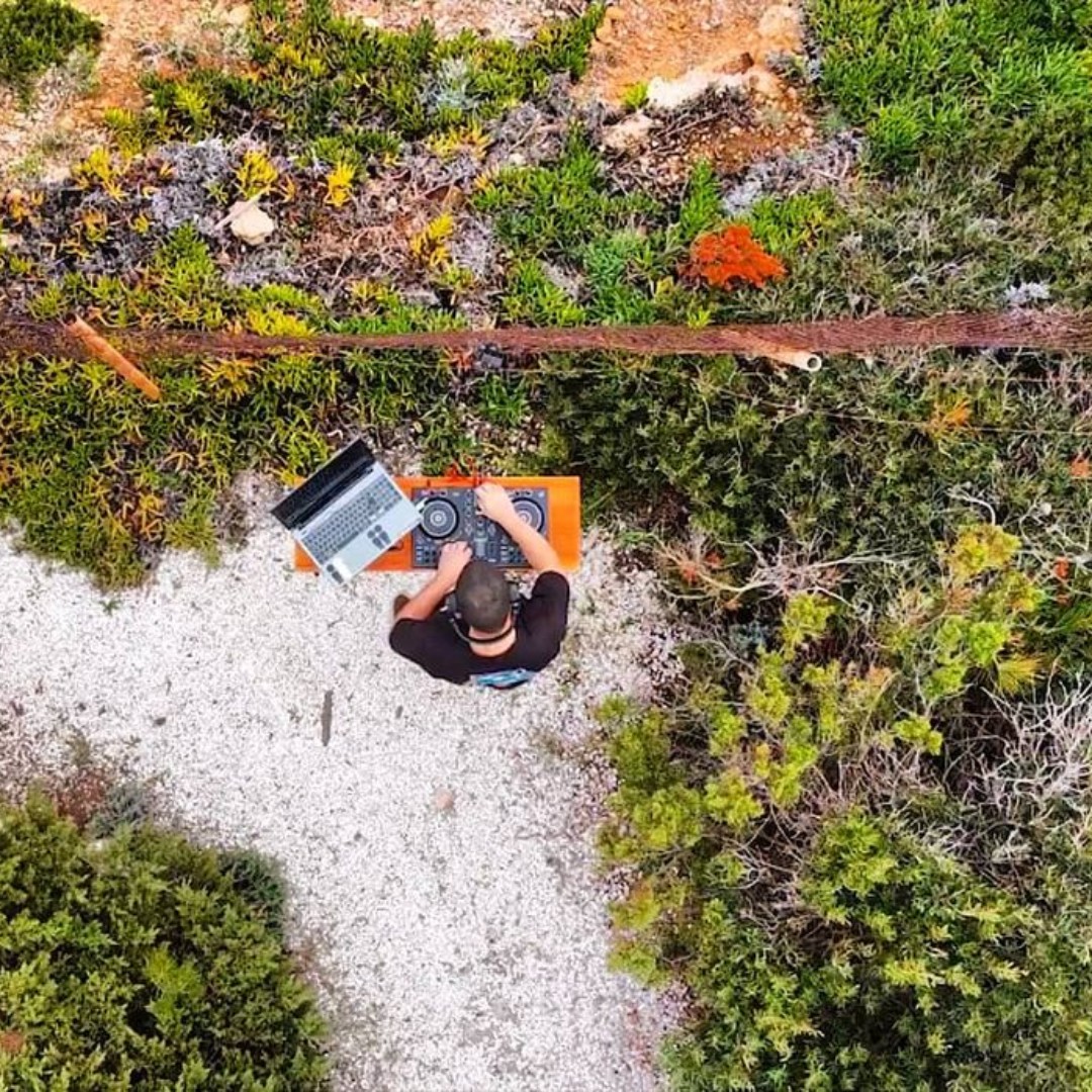 herculesaudio's tweet image. #SetUpSaturday The DJControl Inpulse 300 into the wild 🐾🌲Thanks Nikolaos.g (on Instagram) for this trip!
Share your set-up with us too!📸
.
.
.
#DJControlInpulse300 #MixEasy #DJController #SetUp #DJ #Music #Musiclover #DJgear #HerculesDJ