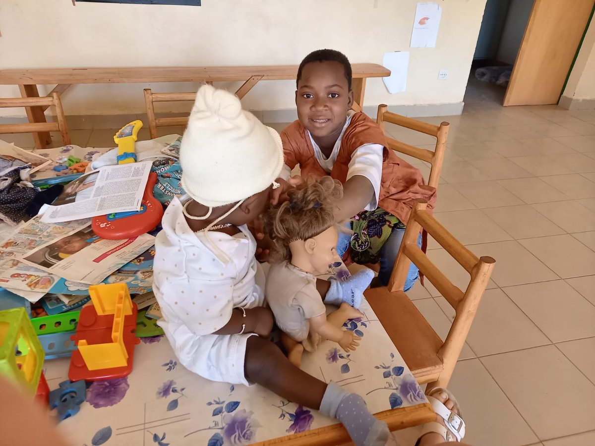 Doris Broadbent kurz in Burkina Faso#Einweihung der CREN#Hilfe für unterernährte Kinder#Erledigungen von Formalitäten# Kleine Schulung für KrankenpflegeschülerInnen#Rückflug nach Deutschland