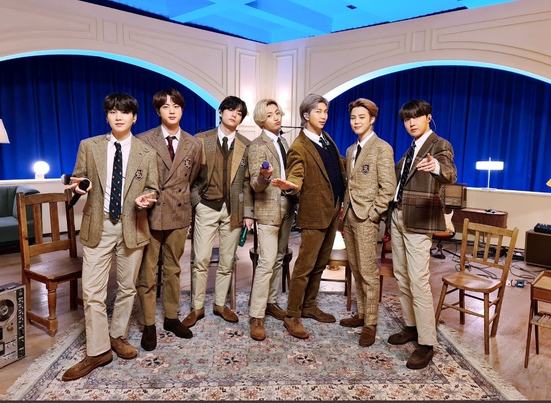 Bts0Fan0's tweet photo. You have no right to talk about BTS in this way.We will not leave you alone and you will be punished for this rudeness Let's put an end to racism and love each other
#Matuschik_OUT
#NoToRacism
#NElNzuRassismus
#MatuschikOut
#MatuschikMussWeg
#Bayern3_racism
#MMatuschik https://t.co/Ubp0HaJD9g