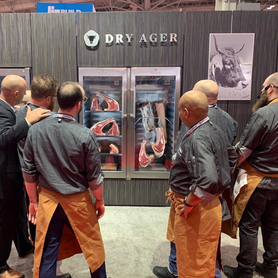 Dry_Ager's tweet photo. HELLO THERE, BEAUTY! ๐
_
When men stare speechless, open-mouthed at one thing. Then it is the DRY AGER. ๐
#dryager #dryaged #dryagedbeef #dryaging #dryagingbeef #meateater #meatlife #meattime https://t.co/6pyQ51jn1z