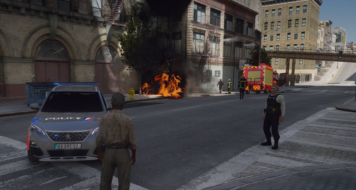 Nice_Secours's tweet photo. #Cannes | Intervention des sapeurs-pompiers sur un feu de poubelle avec un risque de propagation à un immeuble.

L'intervention rapide des pompiers a permis de préserver votre sécurité 💪

📍 https://t.co/SWV7bXh4bv 

#NiceSecours #Nice #GTA #GTA5 #FiveM #Secours #roleplay https://t.co/KqlfgBnMTS