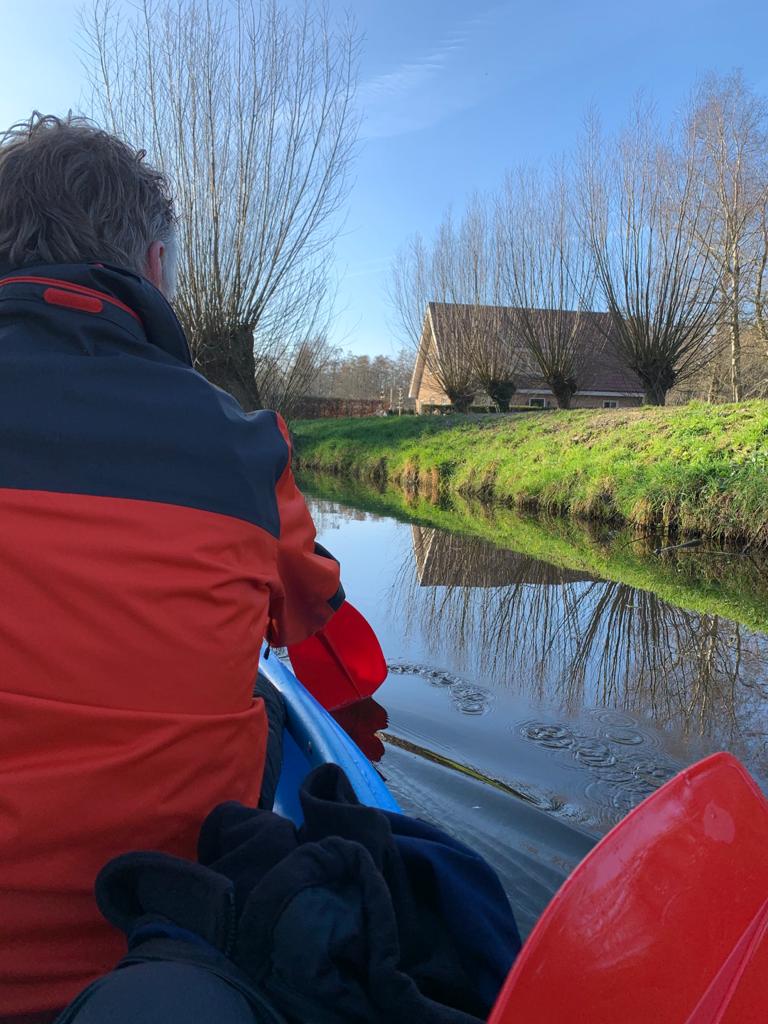 keesvdberg1's tweet photo. Heerlijk het water op in de voortuin.....#Loet #kanoën weer eens wat anders dan #wandelen https://t.co/sR8uk7Nc7X