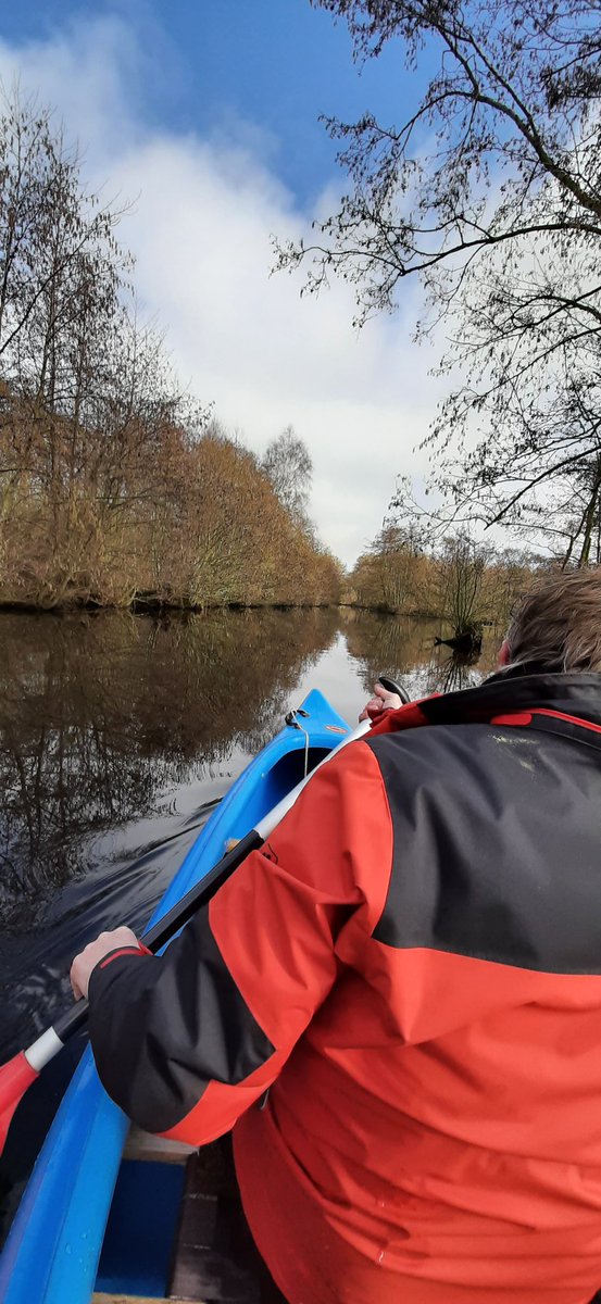 keesvdberg1's tweet photo. Heerlijk het water op in de voortuin.....#Loet #kanoën weer eens wat anders dan #wandelen https://t.co/sR8uk7Nc7X