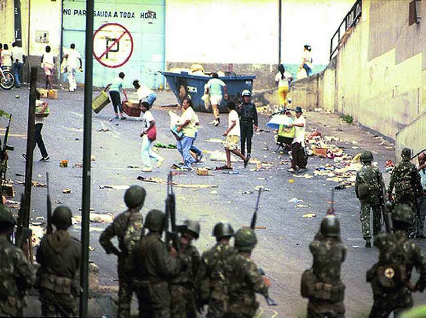 planwac's tweet photo. Fue en 1989 que Francis Fukuyama dijo, con motivo de la caída del Muro de Berlín, que el triunfo del  Capitalismo era inexorable y definitivo, y que habíamos llegado al fin de la historia...

Y en eso, llegó el pueblo venezolano y mandó a parar... 🇻🇪 https://t.co/mppakzVNg3