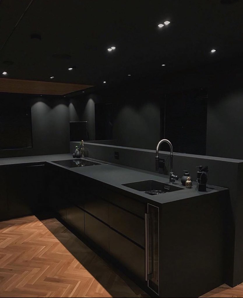 INTERIORPORN1's tweet photo. This dark interior kitchen is beautiful https://t.co/8pFvfMsw2C