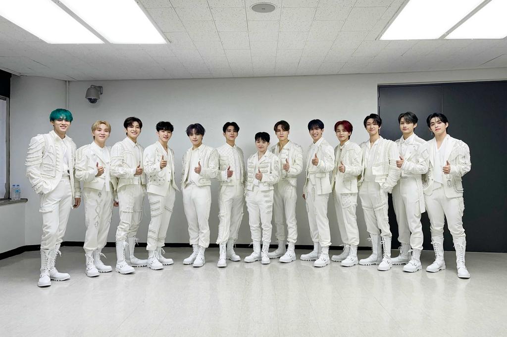 sinyeeee1107's tweet photo. seventeen always be 13 💎❤️
🍒👼🦌🐱🐯🦊🍚🐸🐶🐰🌈🍊🦖#SEVENTEEN_OT13 https://t.co/ANUgCQyypy