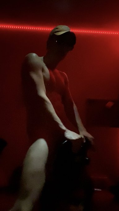 i think you need a Lap Dance tonight 😈 https://t.co/0kGu3o6SfB