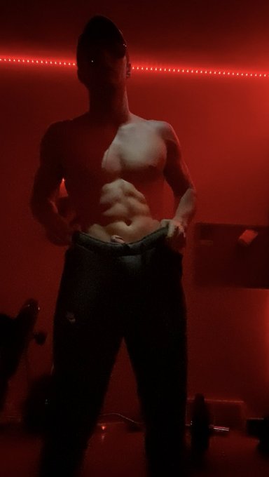 i think you need a Lap Dance tonight 😈 https://t.co/0kGu3o6SfB