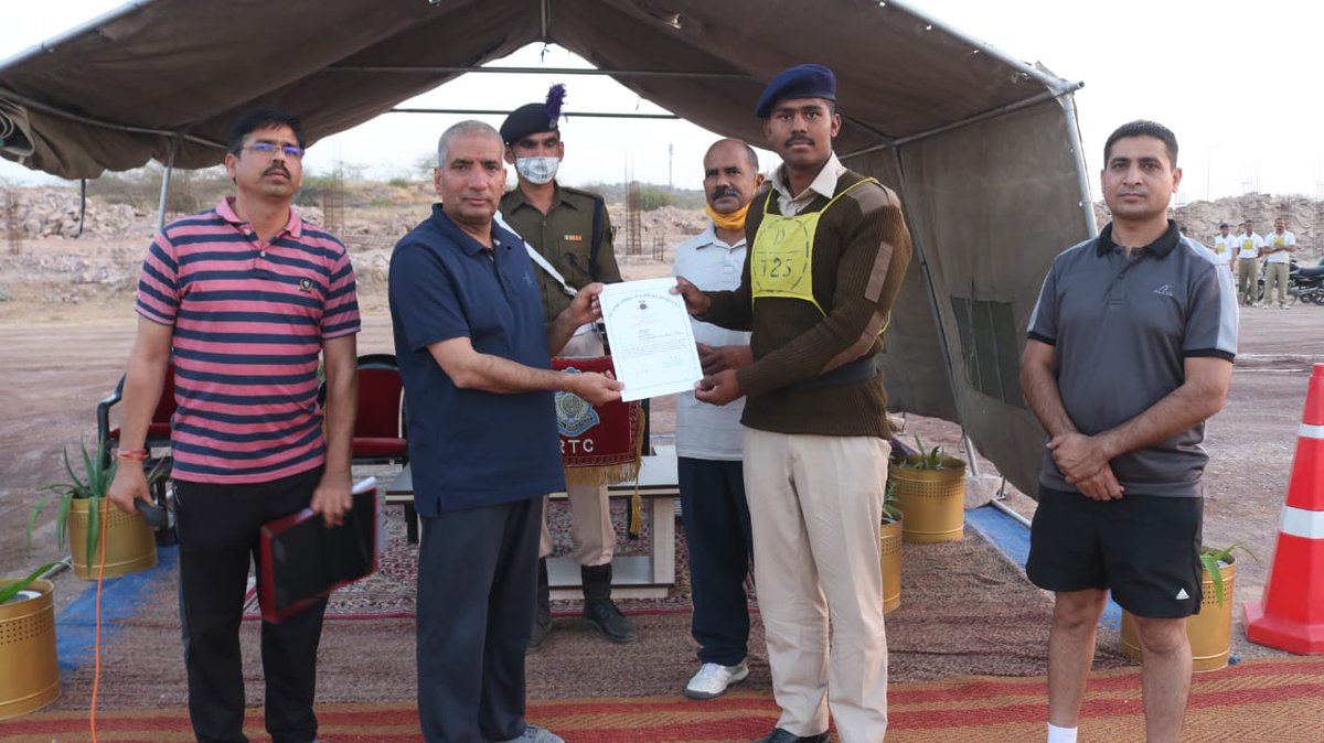 Sh. Daljit Singh Dhindsa DIG,RTC CRPF,Jodhpur(Raj) appreciated Force No- 195081785 RT/GD Kunal Sejwal as best trainee of 10th week of 13th Batch Basic Training(Sportsperson) on 26/2/2021.