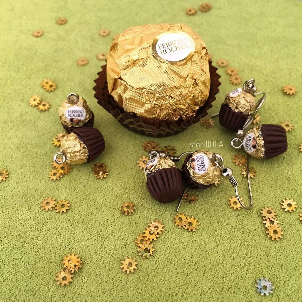 Now you can indulge in guilt free chocolate and not worry about calories gain ! These zero calories non edible beauties are now available on my website. #smallidea #ferrerorochers #miniatureearrings #cuteearrings #kawaiifood #foodjewellery #fakefoods instagr.am/p/CLzPJwqJpG5/