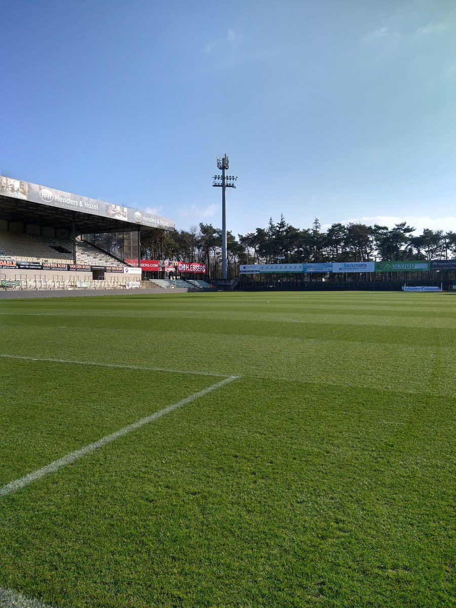 13 days after very wet and cold conditions revitalise the grass with a <a href="/ICL_Turf/">ICL Growing Solutions - Turf & Landscape 🇬🇧🇮🇪</a> tank mix, grass seed, vertidrain and slow released fertilisers...
#turfcare #groundsweek <a href="/RoyRIgby1/">Roy Rigby</a>
<a href="/VK_Simon/">Simon Van Kerckhoven</a> <a href="/LommelSKOff/">Lommel SK</a>