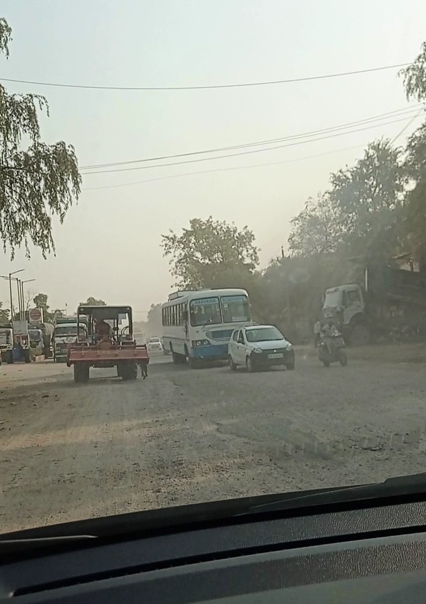 RanbirSw's tweet photo. @cmohry This is condition of Mahendergarh Narnaul road inside municipality limits of Mahendergarh since more than a year. Whole strech from district court, to Rewari mor is in pathetic condition. If you go inside Mahendergarh market side condition is worse. @mlkhattar https://t.co/1Vs3leG2GU