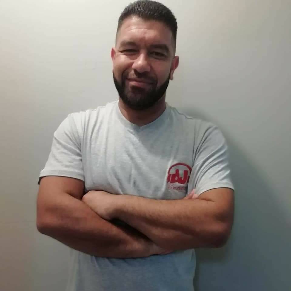 GoodHopeFM's tweet photo. Dj Cento encourages you to sing along as loud as you wanna and enjoy sweet vocal vibes on Dr's In The House. #AweSummer ☀️🥳🎙 https://t.co/T0Np1O5i5r